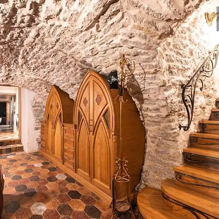 Apartment Atmospheric Place In The Historical Center