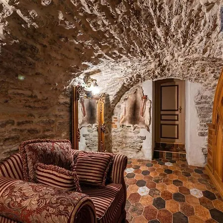 Atmospheric Place In The Historical Center *
